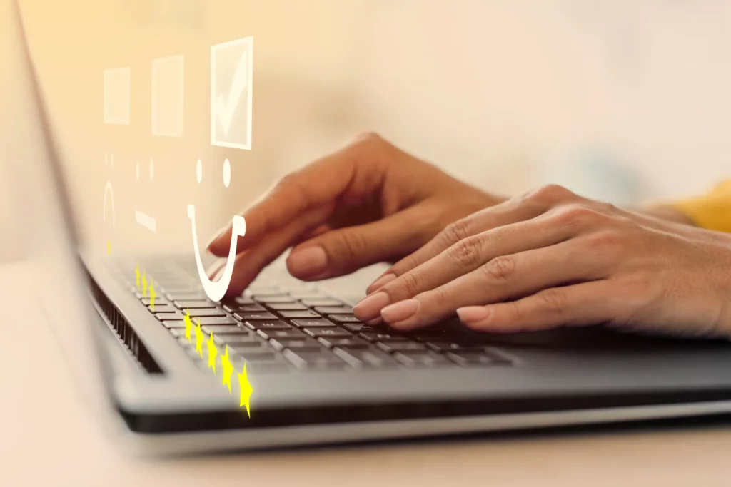 collage del concepto de experiencia del cliente Reputación online: la clave para anticiparse, actuar y crecer en el entorno digital